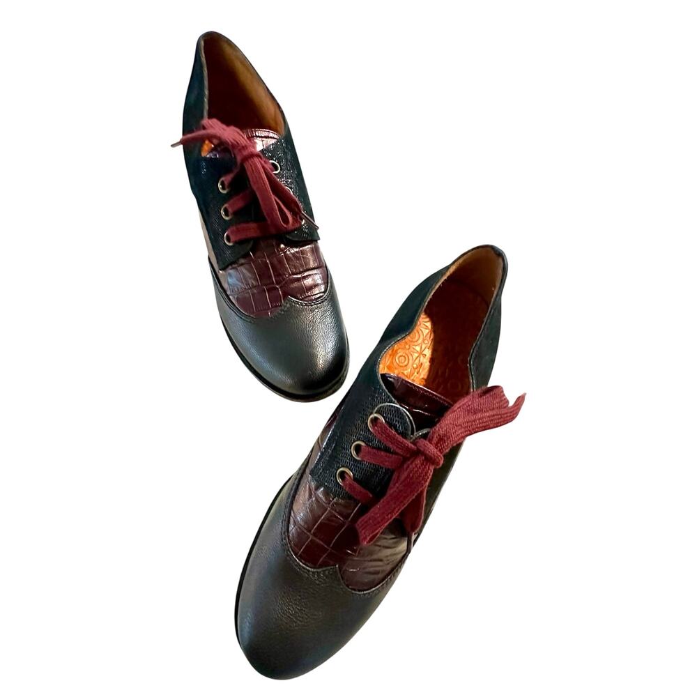 Chie Mihara Xeli Two-Tone Black/Burgundy Leather Block Heel Oxfords Size 38 $450